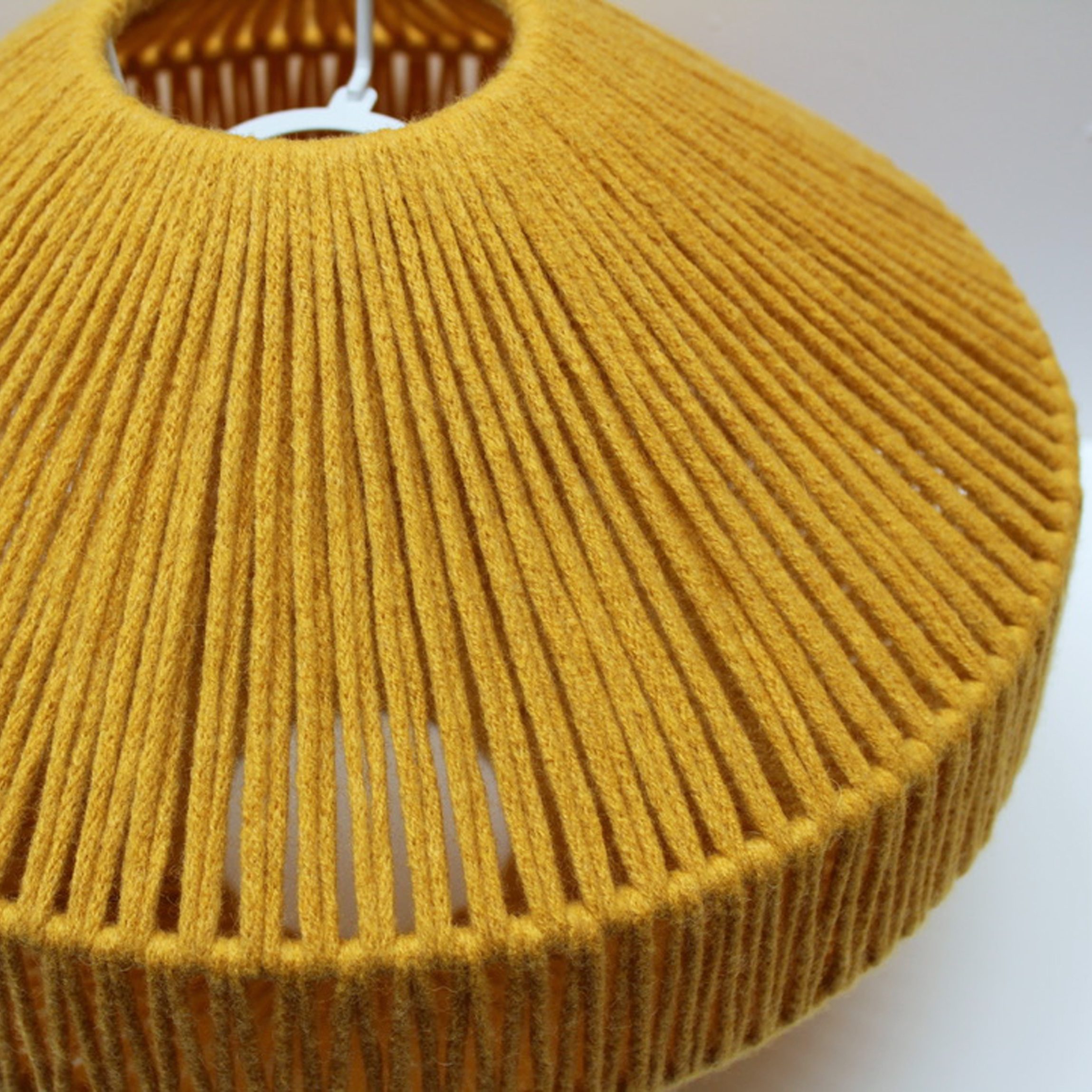 SMALL CAPSULE CLOSEUP GOLD 2