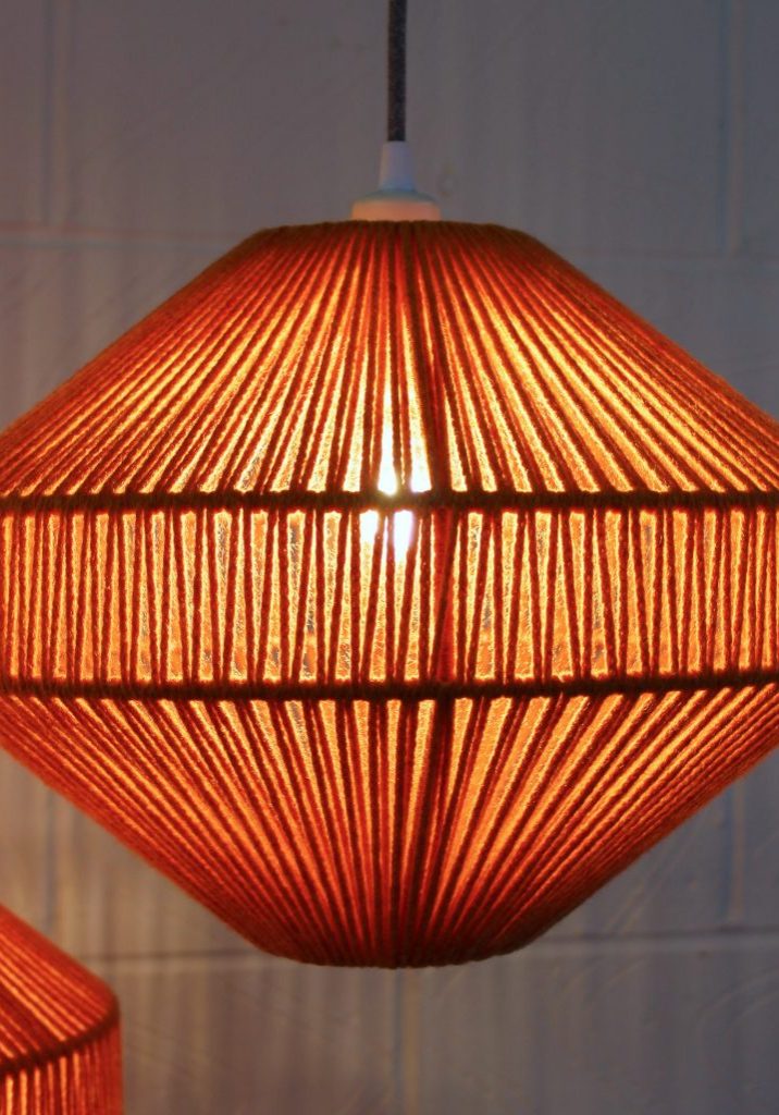SMALL CAPSULE ORANGE LIT